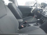 Volkswagen Tiguan 2.0T S 3VV1B7AX6KM061888 fotografie