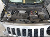 Jeep Patriot Latitude 4X4 1C4NJRFB3HD175556 fotografie