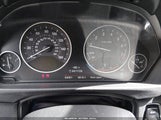 BMW 320I WBA8E1G35HNU17698 fotografie