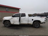 Toyota Tundra Limited 5.7L V8 5TFBY5F18FX438859 fotografie