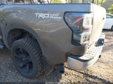 Toyota Tundra Grade 5.7L V8 5TFDY5F16BX196818 снимка
