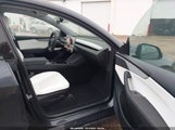 Tesla Model Y Premium Rear-Wheel Drive/Standard Rear-Wheel Drive 7SAYGDED7TF440131 снимка