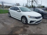 Volkswagen Passat 1.8T R-Line 1VWDT7A35HC020391 снимка