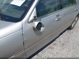 Lincoln Town Car Signature 1LNHM82W93Y683079 снимка