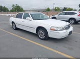 Lincoln Town Car Signature Limited 2LNBL8CV6AX751334 fotografie