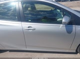 Toyota Prius Two JTDKBRFU9G3500572 снимка