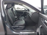 Volkswagen Passat 1.8T R-Line 1VWDT7A3XHC048803 fotografie