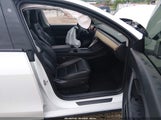 Tesla Model Y Performance Dual Motor All-Wheel Drive 7SAYGDEF6NF312175 fotografie