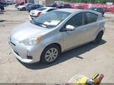 Toyota Prius C Two JTDKDTB33C1515370 снимка