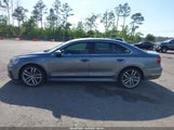 Volkswagen Passat 1.8T R-Line 1VWDT7A35HC062611 photo