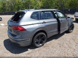 Volkswagen Tiguan 2.0T Se R-Line Black 3VVCB7AXXRM212413 photo