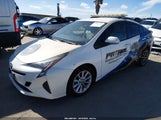 Toyota Prius Two JTDKBRFUXG3022582 снимка