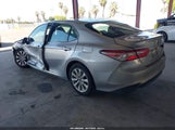 Toyota Camry Le 4T1B11HK2JU590306 photo