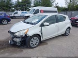 Toyota Prius C Two JTDKDTB35C1008034 снимка
