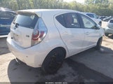 Toyota Prius C Two JTDKDTB31E1567227 снимка