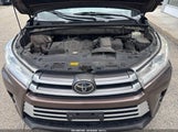 Toyota Highlander Xle 5TDJZRFH0JS905980 снимка