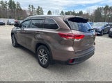 Toyota Highlander Xle 5TDJZRFH0JS905980 снимка