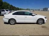 Volkswagen Passat 1.8T Wolfsburg Edition 1VWAT7A30FC068686 снимка