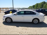 Volkswagen Passat 1.8T Wolfsburg Edition 1VWAT7A30FC068686 снимка
