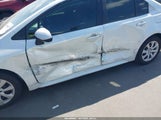 Toyota Corolla Le JTDEPMAE3NJ197380 снимка