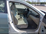 Toyota Camry Le 4T1BE46KX7U624316 photo