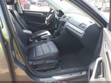 Volkswagen Passat 1.8T R-Line 1VWDT7A3XHC084488 photo