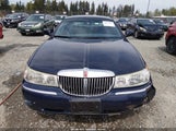 Lincoln Town Car Signature 1LNHM82W71Y738206 снимка