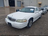 Lincoln Town Car Signature Limited 2LNBL8CV4AX612660 fotografie