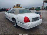 Lincoln Town Car Signature Limited 2LNBL8CV4AX612660 fotografie