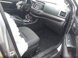 Toyota Highlander Le 5TDZARFH1JS039667 fotografie