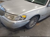 Lincoln Town Car Signature 1LNHM82W6YY831826 fotografie