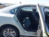 Volkswagen Passat 2.0T Se 1VWBA7A33JC002670 fotografie