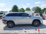 Toyota Highlander Xle 5TDKZRFH0JS260168 снимка