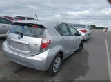 Toyota Prius C Two JTDKDTB30D1548036 photo
