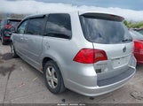 Volkswagen Routan Se 2V4RW3D12AR324574 photo