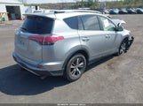 Toyota Rav4 Xle JTMRFREV0JD226208 снимка