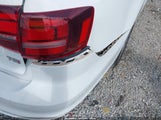 Volkswagen Jetta 1.4T S 3VW2B7AJ3JM203933 fotografie