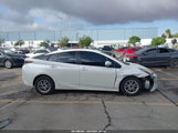 Toyota Prius Two JTDKBRFU0G3506454 снимка
