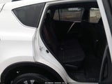 Toyota Rav4 Le JTMBFREV0JJ236546 снимка