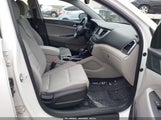 Hyundai Tucson Value KM8J3CA26JU717926 снимка