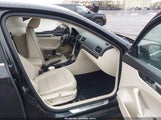 Volkswagen Passat 1.8T R-Line 1VWDT7A35HC054167 photo