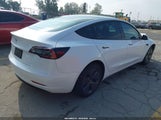 Tesla Model 3 Rear-Wheel Drive 5YJ3E1EA8NF332461 fotografie