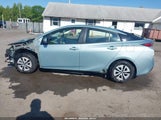 Toyota Prius Three JTDKARFU3H3540733 снимка