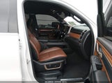 Ram  Laramie Longhorn 4X4 5'7 Box 1C6SRFKM8LN221670 fotografie