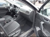 Volkswagen Tiguan 2.0T Se/2.0T Se R-Line Black/2.0T Sel 3VV2B7AX1LM008344 photo
