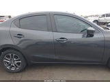 Toyota Yaris Le 3MYDLBYV9KY503086 fotografie