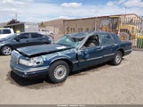 Lincoln Town Car Executive 1LNLM81W0VY750621 снимка