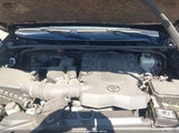 Toyota 4Runner Limited/Sr5/Sr5 Premium/Trd Off Road/Trd Off Road Premium/Trd Pro JTEBU5JR6J5547197 photo