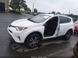 Toyota Rav4 Le JTMBFREV7JJ186289 снимка