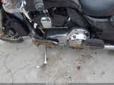 Harley-Davidson Flhtk 1HD1KEM14BB674611 fotografie